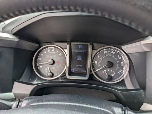 Used 2017 Toyota Tacoma SR5 w/ Tow Package image 33