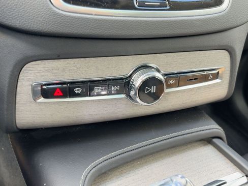 Certified 2024 Volvo XC90 T8 Ultimate w/ Protection Package Premier image 17