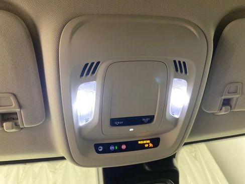 Used 2023 Buick Envision Preferred image 22