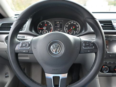 Used 2014 Volkswagen Passat TDI SE image 19