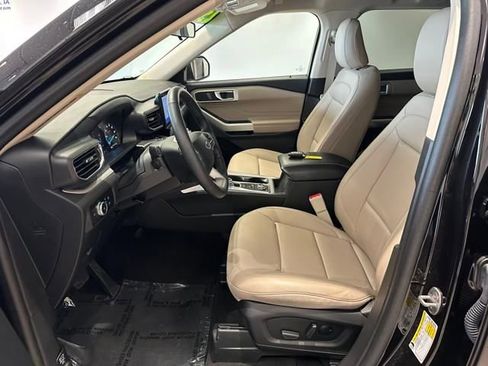 Used 2023 Ford Explorer XLT w/ Equipment Group 202A image 5