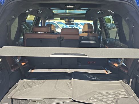 Used 2025 BMW X7 M60i w/ Executive Package image 8