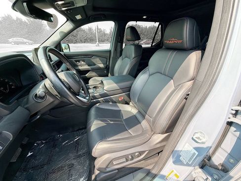 Used 2025 Honda Pilot TrailSport image 26