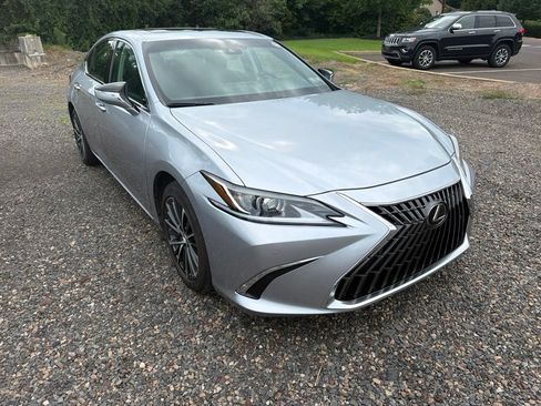 Used 2025 Lexus ES 350 w/ Premium Package FWD image 3