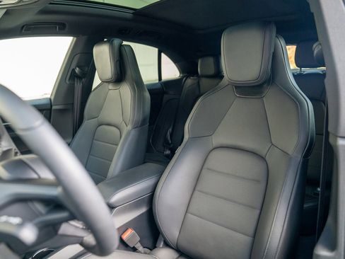 Used 2025 Porsche Macan Electric image 5