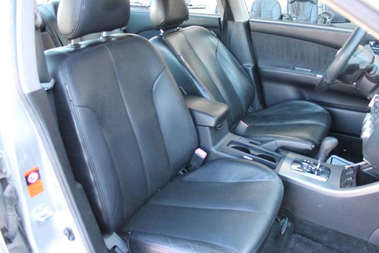 Used 2005 Nissan Altima 3.5 SE w/ (X02) Navigation Pkg FWD image 21