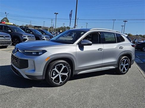 New 2026 Volkswagen Tiguan SE image 3