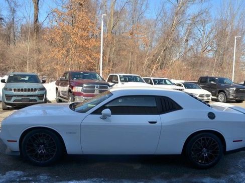 Used 2022 Dodge Challenger R/T image 5
