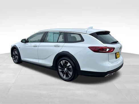 Used 2019 Buick Regal Essence w/ Driver Confidence Package I image 5