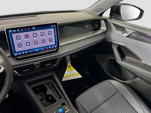 New 2026 Volkswagen Tiguan SE R-Line image 24