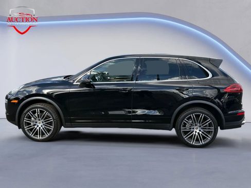 Used 2015 Porsche Cayenne S image 2