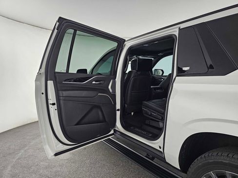 Used 2023 Cadillac Escalade ESV V image 19