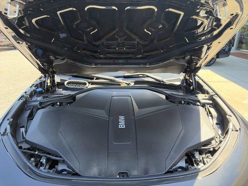 Used 2025 BMW i7 eDrive50 w/ Executive Package RWD image 40