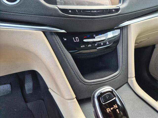 Used 2018 Cadillac XT5 AWD image 16