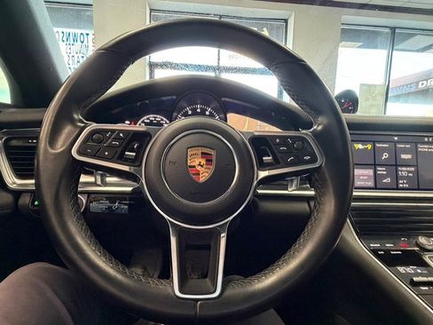 Used 2019 Porsche Panamera 4 image 59