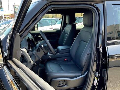 New 2026 Land Rover Defender 110 X-Dynamic SE image 14