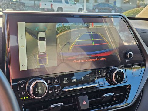 Used 2023 Toyota Highlander Limited image 28