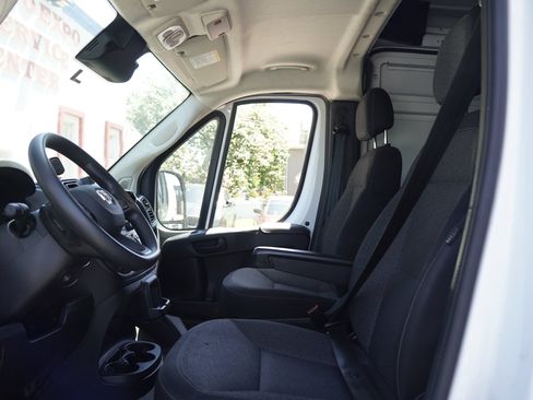 Used 2025 RAM ProMaster 2500 w/ Convenience Group FWD image 14