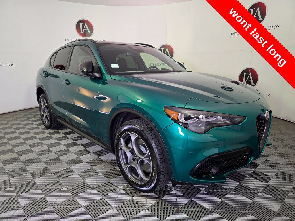 New 2025 Alfa Romeo Stelvio Sprint AWD/4WD image 1