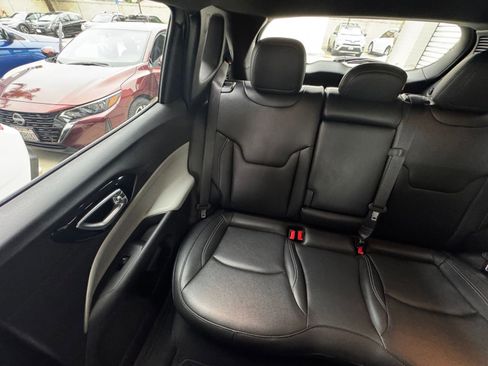 Used 2025 Jeep Compass Limited image 39