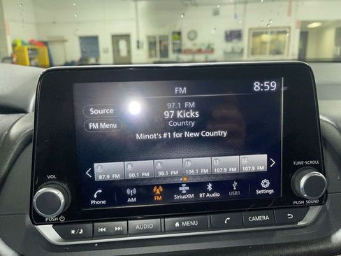 Used 2025 Nissan Rogue SV AWD/4WD image 16