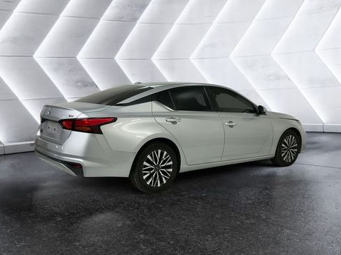 Used 2023 Nissan Altima 2.5 SV FWD image 4
