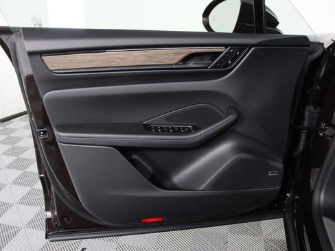 Certified 2025 Porsche Macan Electric RWD image 20