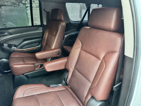 Used 2020 Chevrolet Suburban Premier w/ Premier Plus Edition image 23