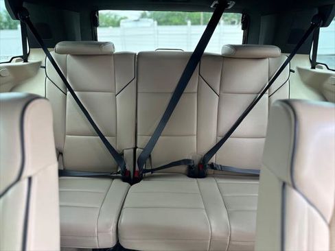 Used 2022 Cadillac Escalade Premium Luxury AWD/4WD image 17