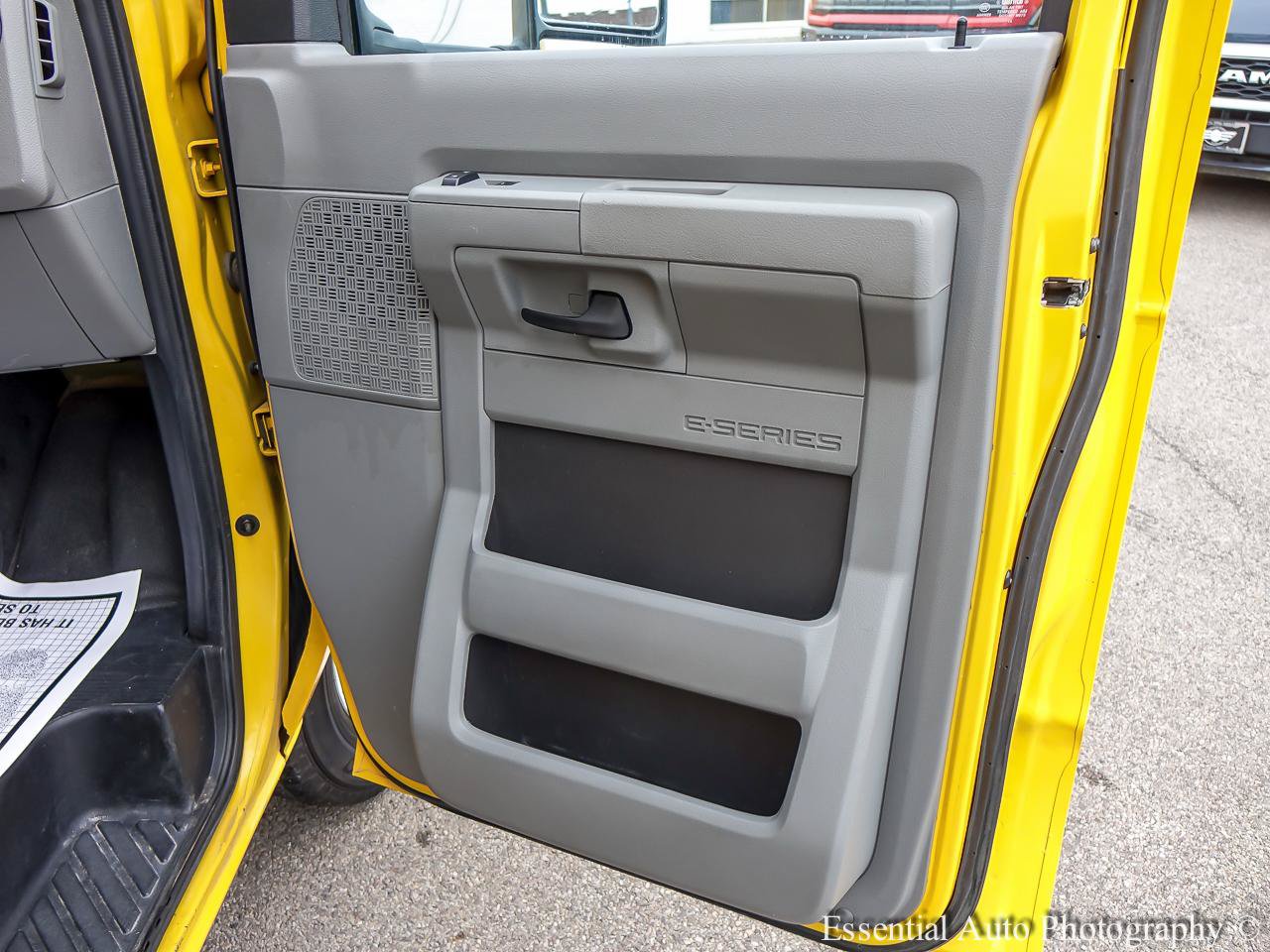 Used 2022 Ford E-350 and Econoline 350 Super Duty RWD image 17