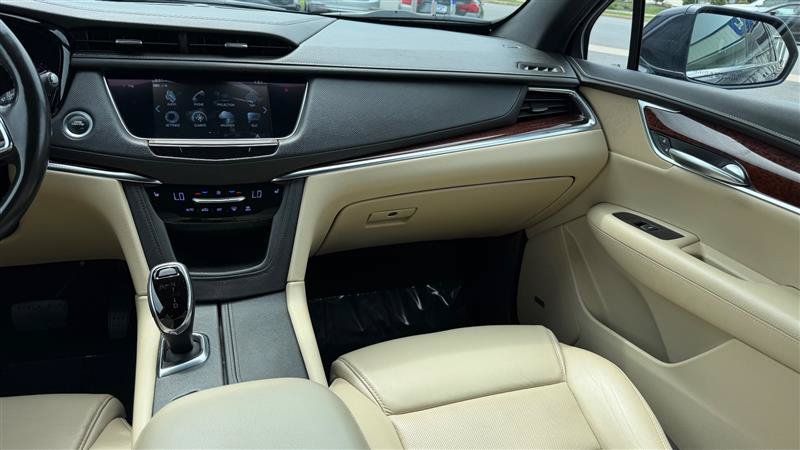 Used 2018 Cadillac XT5 Luxury w/ Driver Awareness Package AWD/4WD image 19