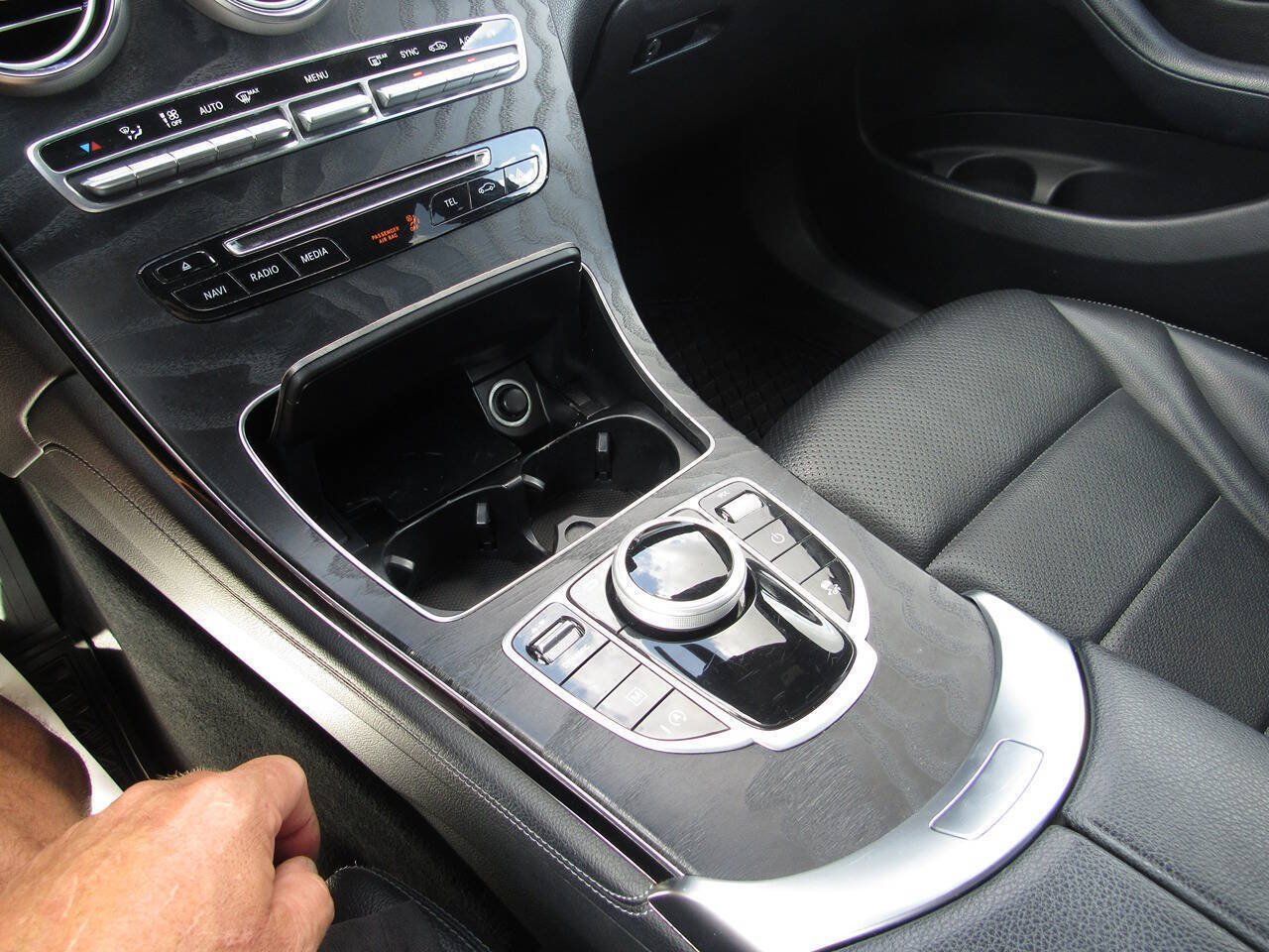 Used 2018 Mercedes-Benz GLC 300 4MATIC image 35