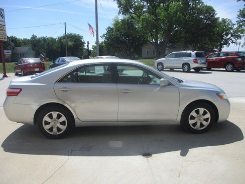 Used 2008 Toyota Camry LE FWD image 2