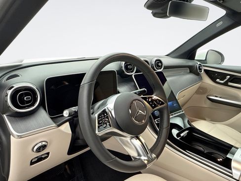 Used 2025 Mercedes-Benz GLC 300 4MATIC image 10