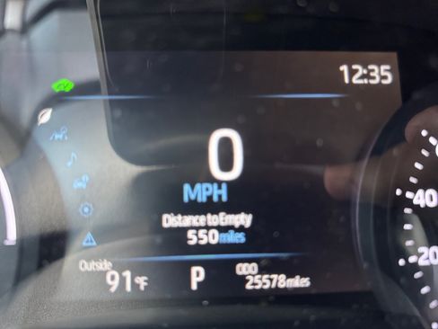 Used 2025 Toyota Sienna XLE FWD image 11