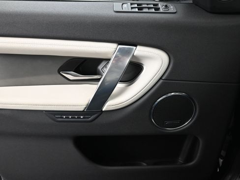 Certified 2025 Land Rover Discovery Sport Dynamic SE image 12