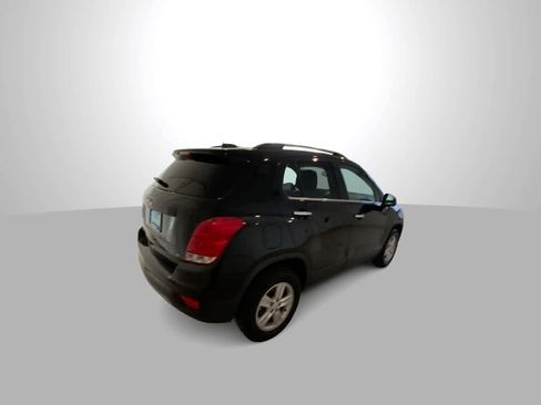 Used 2019 Chevrolet Trax LT w/ LT Convenience Package image 8
