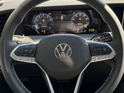 New 2025 Volkswagen Tiguan SE image 27