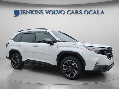Used 2025 Subaru Forester Limited w/ Popular Package #2 AWD/4WD image 9