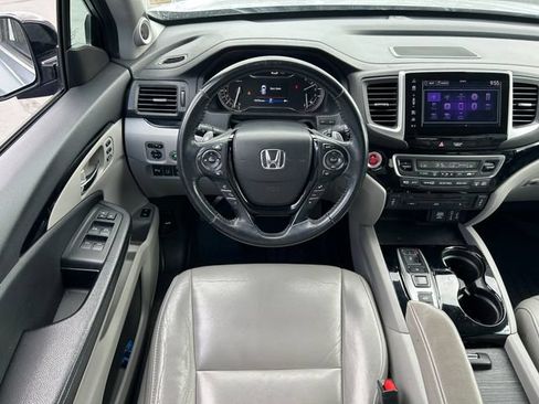 Used 2018 Honda Pilot Touring image 30