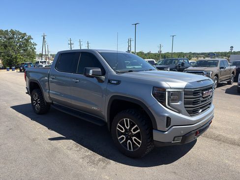 Used 2024 GMC Sierra 1500 AT4 w/ Technology Package AWD/4WD image 4