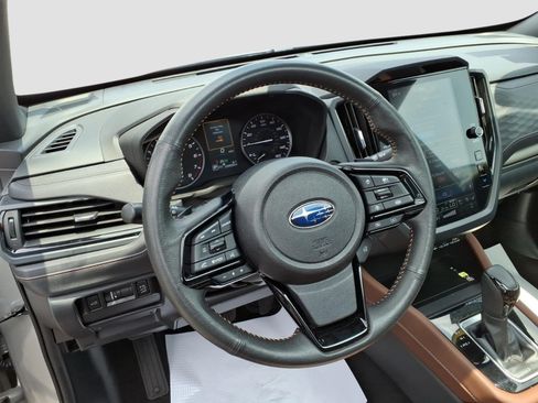 Used 2025 Subaru Forester Touring AWD/4WD image 12