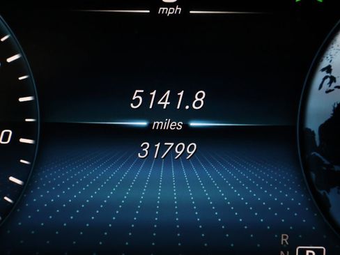 Used 2023 Mercedes-Benz GLC 300 4MATIC Coupe image 9