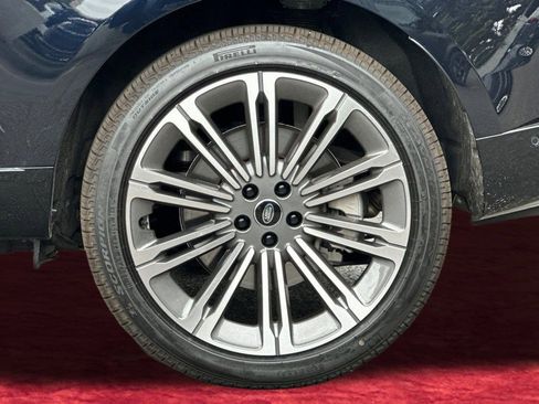 New 2025 Land Rover Range Rover Long Wheelbase SE AWD/4WD image 11