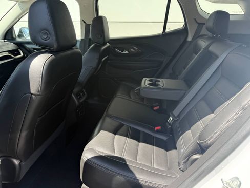 Used 2022 GMC Terrain Denali w/ Denali Premium Package AWD/4WD image 14