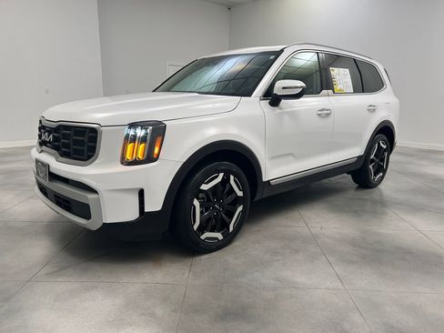 Used 2025 Kia Telluride S FWD image 3