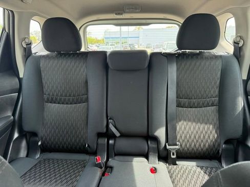 Used 2019 Nissan Rogue S AWD/4WD image 16