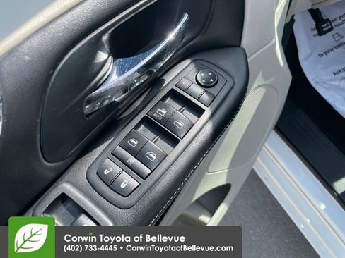 Used 2013 Chrysler Town & Country Touring image 19