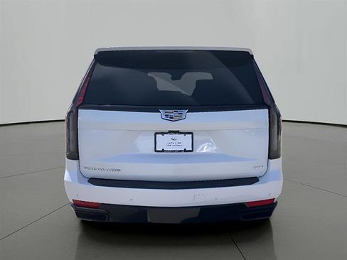 Certified 2024 Cadillac Escalade Sport Platinum w/ Heavy-Duty Trailer Package AWD/4WD image 4