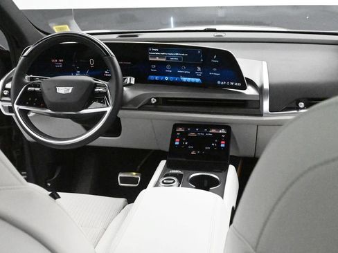 Used 2026 Cadillac Vistiq Luxury AWD/4WD image 14